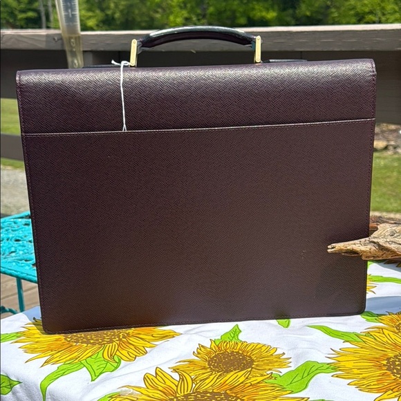 Louis Vuitton Brown Leather envelope Briefcase with Gold Clasp - Picture 5 of 16